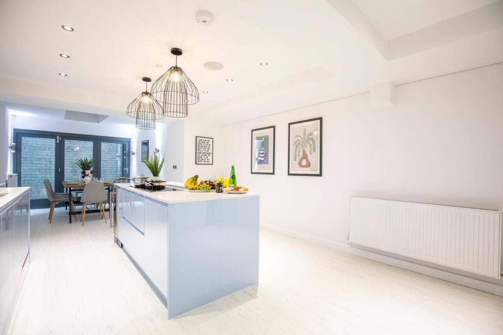 Central Townhouse With Roof Terrace マンチェスター エクステリア 写真
