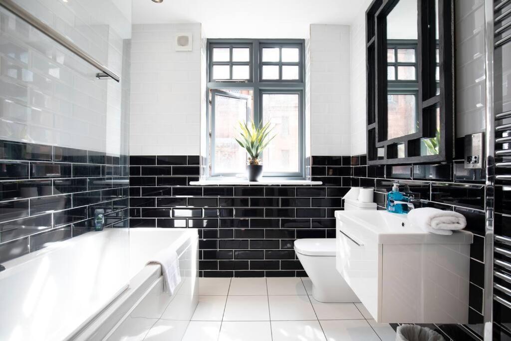 Central Townhouse With Roof Terrace マンチェスター エクステリア 写真