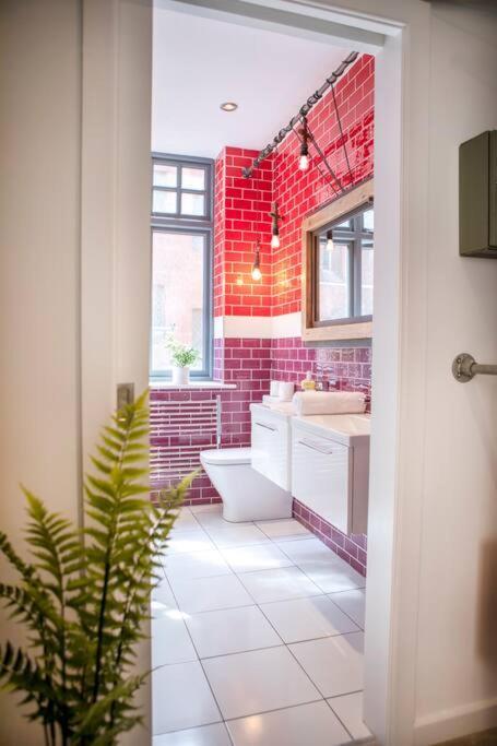 Central Townhouse With Roof Terrace マンチェスター エクステリア 写真